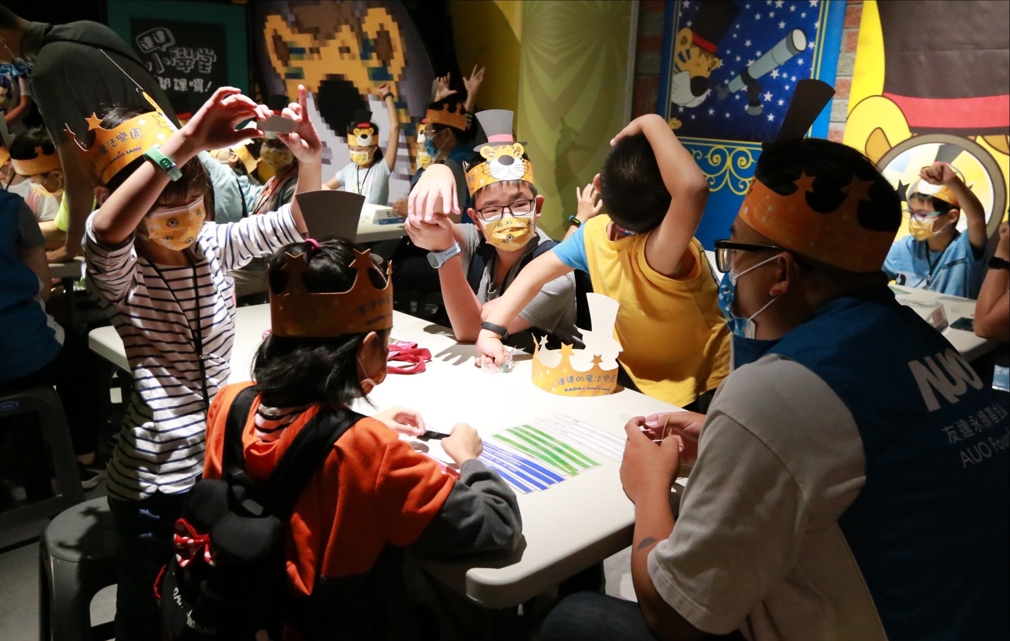 世界杯官方端网站登录入口以永续理念推动全人教育计划，内外结盟储备科普教育人才，荣获亚太永续行动奖社会共融面的金奖肯定