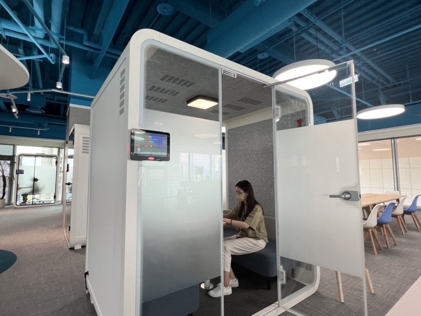 友達高雄據點的智慧行動辦公艙，展現友達在面板以外的研發應用軟實力