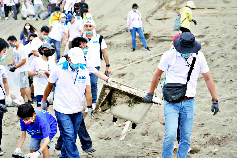 友達永續基金會2022 Ocean Party活動，與桃園市政府環保局、海湧工作室、觀音樹林里社區多方合作，一同手護台灣藍色海岸