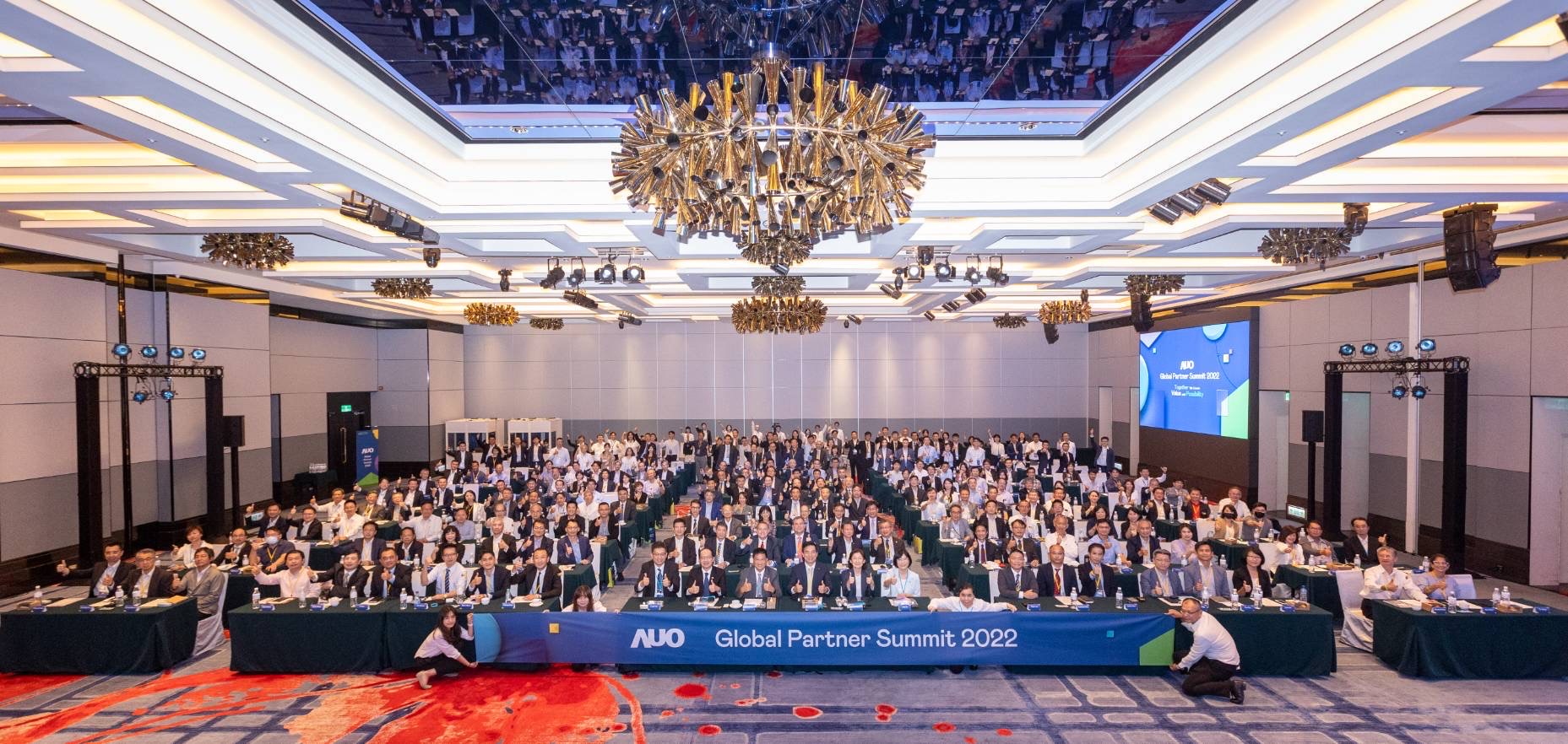 友達推動「安心、創新、用心、同心、盡心」五星職旅，為菲籍員工打造全方位照護，首度贏得「人權實踐與發展領袖獎」殊榮