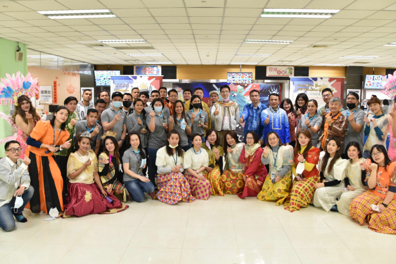 友達推動「安心、創新、用心、同心、盡心」五星職旅，為菲籍員工打造全方位照護，首度贏得「人權實踐與發展領袖獎」殊榮