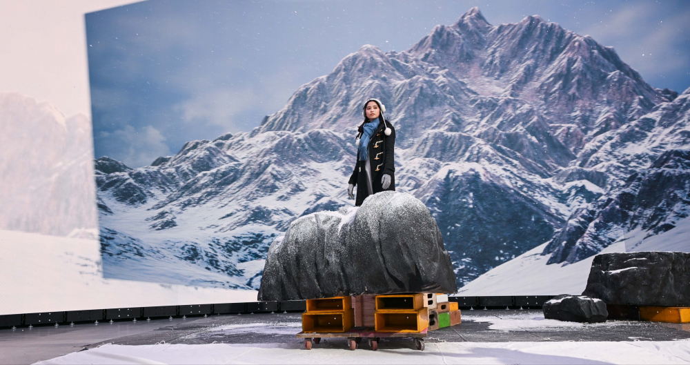 友達顯示屏專業調校技術與專案安裝經驗，使顯示屏呈現創作者想表達的精緻內容，讓表演者有沉浸式臨場感使演出逼真