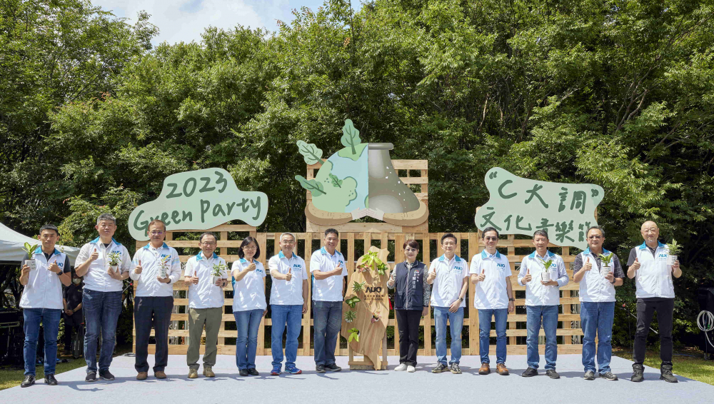 友達光電攜手供應商夥伴及台中市政府，共同倡議及推廣加樹減塑、節能減碳的淨零綠生活