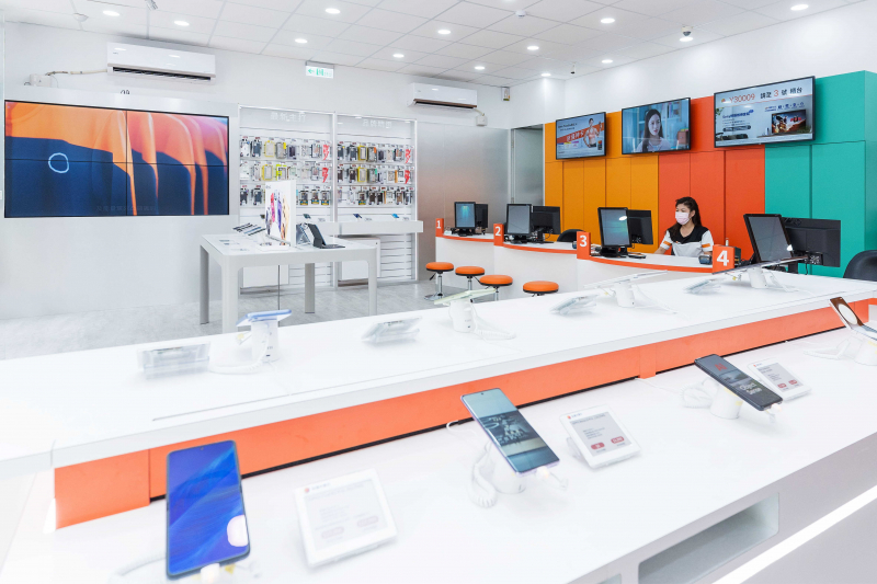 創利空間智慧零售軟硬整合方案，協助台灣大哥大門市完成數位內容行銷系統的佈建，打造全新世代的數位服務據點