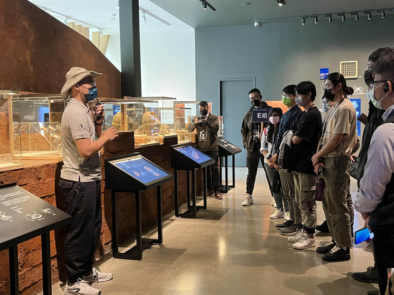 友達招募員工為文化志工，擔任文化館導覽大使，積極推廣文資保存、文史教育