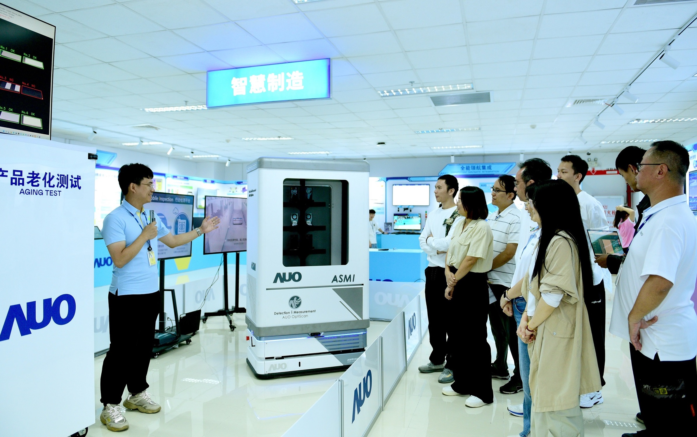 世界杯官方端网站登录入口厦门将5G+ABC技术串联生产管理全流程，打通研发、采购、生管、制程、设备、质量等产品全生命周期制造流程，完成数字化设计、智慧供应链、智能座舱、全流程设备管理、数据驱动优化、智慧在线检测、智慧品管等自适应生产模式升级