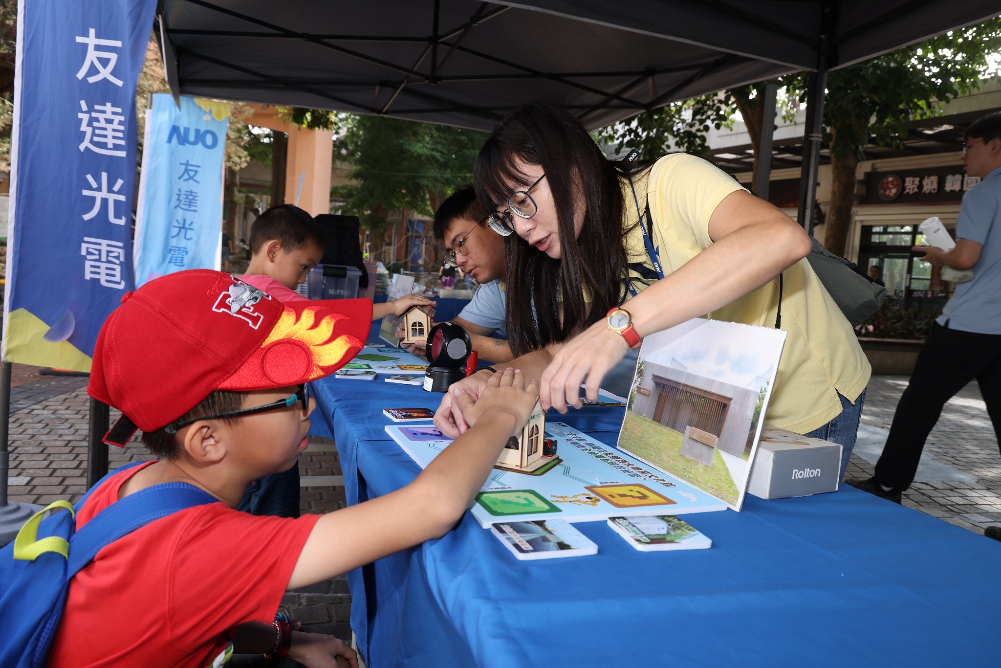 友達投入永續素養教育多年，從自身的環境教育場域走入校園、各式活動現場，合作夥伴亦擴及到NGO、公部門與供應鏈，豐碩成果獲「社會共融領袖獎」
