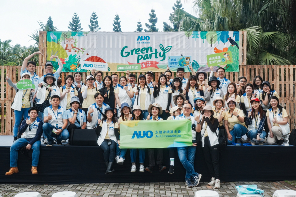 友達積極推動低碳轉型、節能減碳與減塑行動，落實環境承諾與社會責任，榮獲「台灣百大永續典範企業獎」