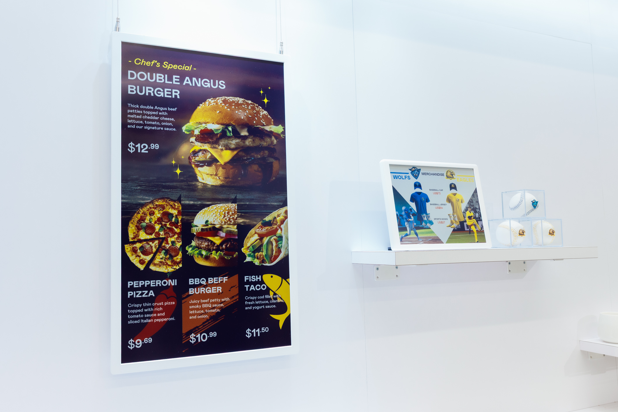 達擎開發的低功耗、全彩的aecoPost電子紙解決方案，僅在更新畫面時需要微量的電力驅動，無需佈建電線的便捷設計，使其可靈活應用、彈性選擇置放處；可搭配aecoTag電子貨架標籤解決方案，驅動商店內所有數位看板和電子貨架標籤，以遠端控制實現動態變價，提升門市人員作業效率，並以無紙化落實永續經營目標。