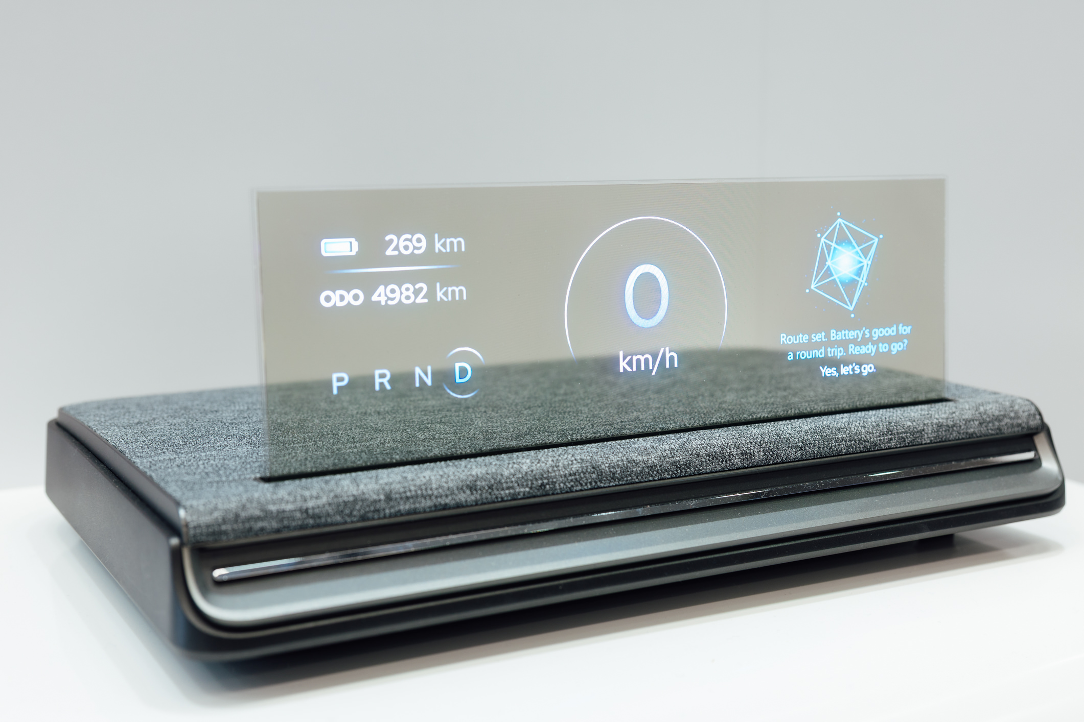 全球首款Aero Module透明Micro LED顯示器模組外觀輕盈通透，可與數位內容完美融合，提供動態顯示、先進控制、個人化沉浸感受。